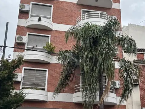 DEPARTAMENTO AL FRENTE CON COCHERA, APTO CREDITO