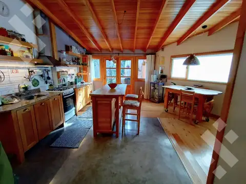 Casa 3 ambientes con 2 baños