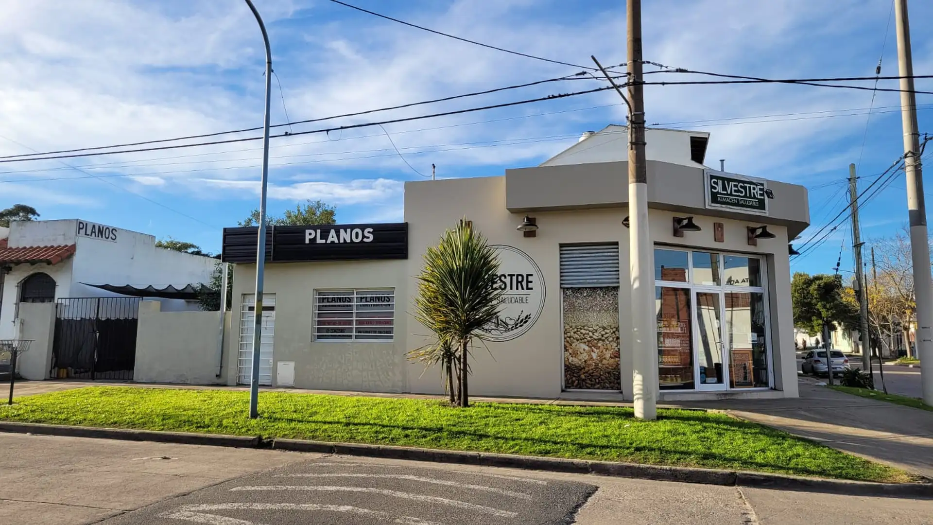 Casa de 3 amb.+ 2 Locales - Talcahuano y Rosales