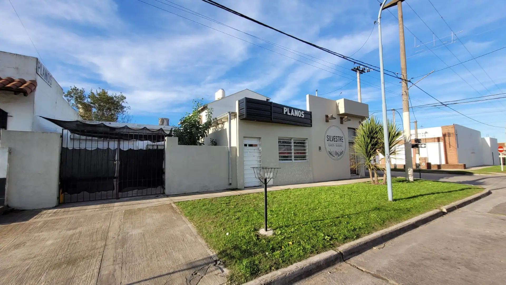 Casa de 3 amb.+ 2 Locales - Talcahuano y Rosales