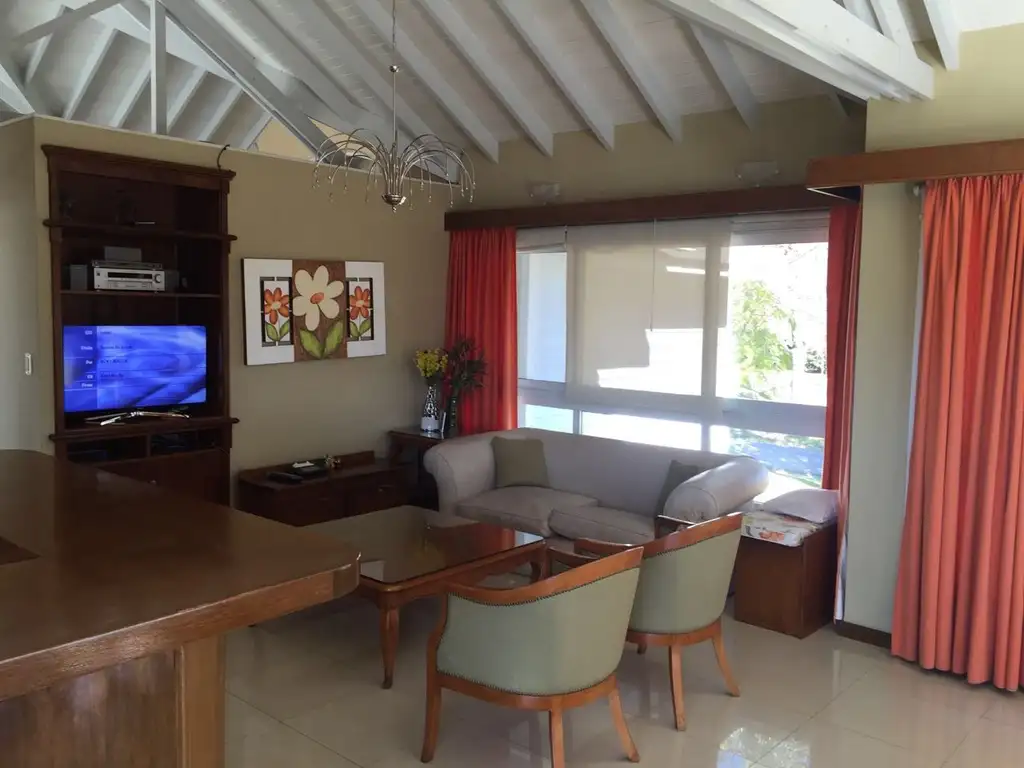 Casa en Venta en Abril Club De Campo