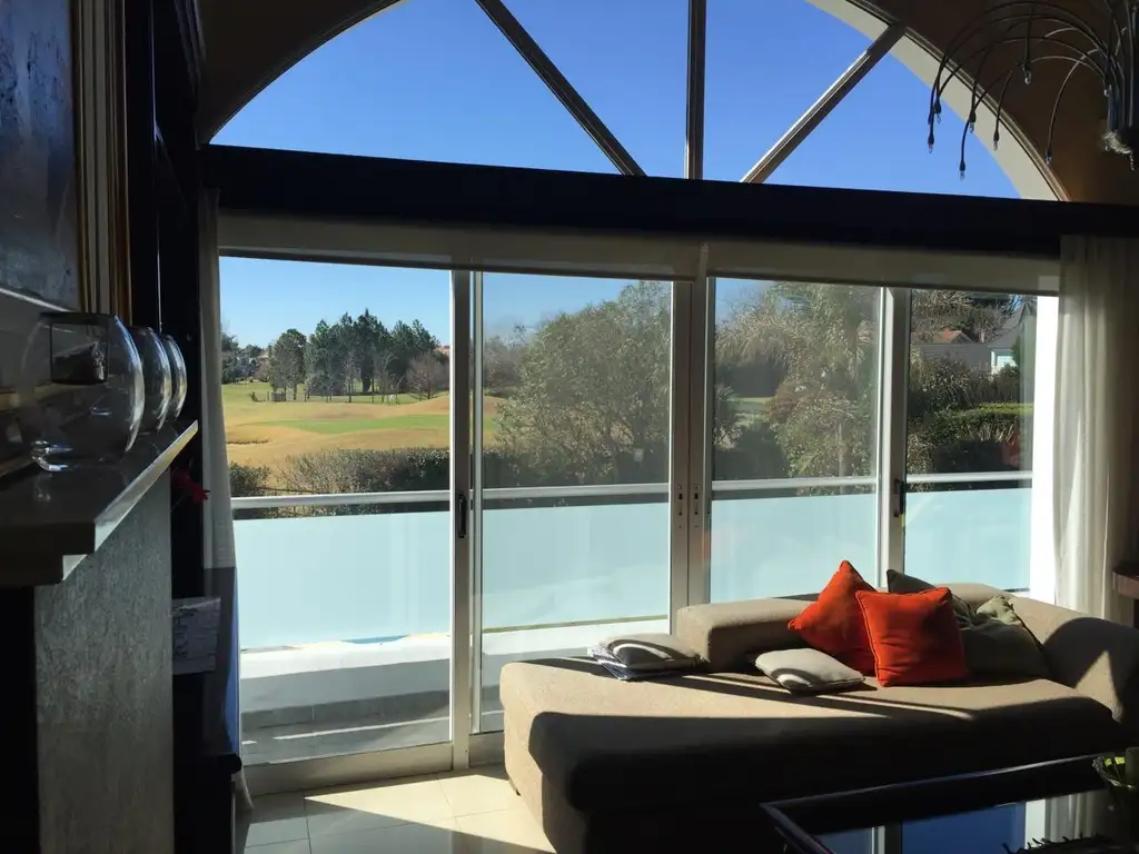 Casa en Abril Club De Campo