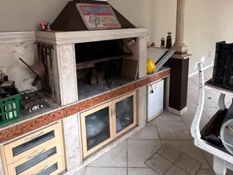 Casa en Venta con 4 cocheras