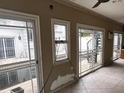 CASA 7 AMB CON PILETA EN VILLA LUZURIAGA - ESTILO FRANCÉS