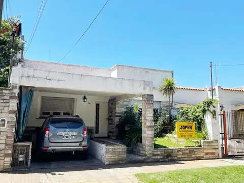 CASA 3 DORMITORIOS CON 2 COCINAS (APTO 2 FAMILIAS)