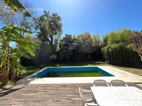 Casa 5 ambientes con 4 baños