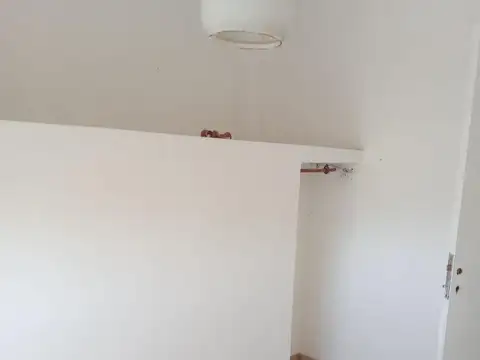ALQUILER 3 AMB con Patio, 1er piso x escalera