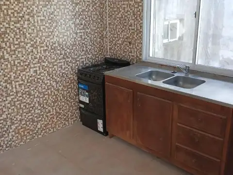 ALQUILER 3 AMB con Patio, 1er piso x escalera
