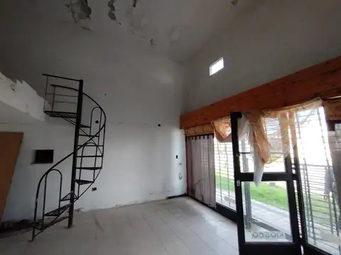Locales comerciales al frente. Venta conjunta. Zona Centro