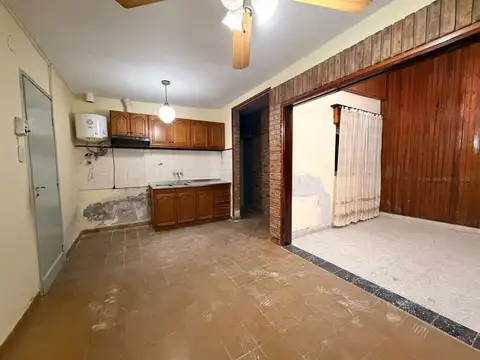 Casa 6 ambientes con 2 baños
