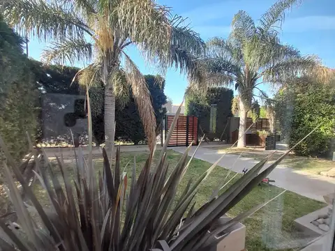 Casa 7 ambientes con 1 baño