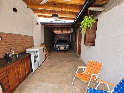 Casa 4 ambientes con 2 baños