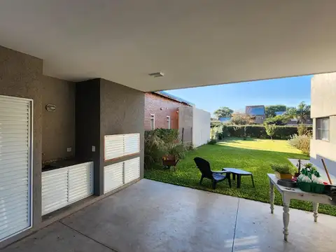 Casa 4 ambientes con 3 baños