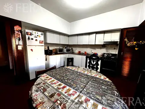 Venta de casa de 5 ambientes con cochera y quincho en Wilde