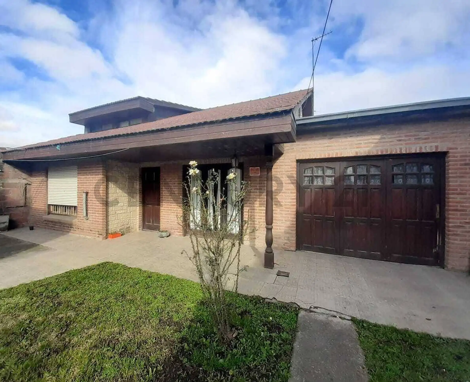 VENTA CASA 4 AMBIENTES CON LOCAL BARRIO SANTA ROSA MAR DEL PLATA