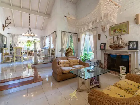 Casa 5 ambientes con 2 baños