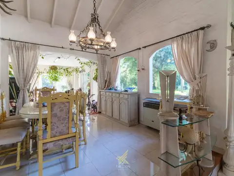 Casa en Venta con 3 cocheras