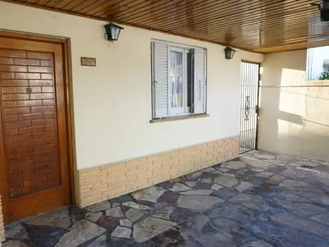 VENTA CASA  5 AMBIENTES, PATIO, PARRILLA Y JARDIN EN EL LIBERTADOR - LOMA HERMOSA - TRES DE FEBRERO