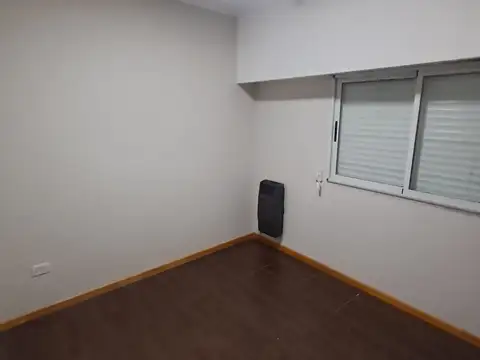Casa de 5 ambientes, espacio vehicular y patio
