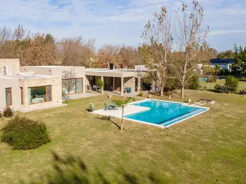 CASA EN VENTA EN FINCAS DE SAN VICENTE
