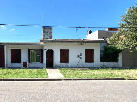 Hermosa casa 3 dormitorios con cochera doble y patio