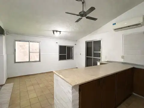 Casa 6 ambientes con 1 baño