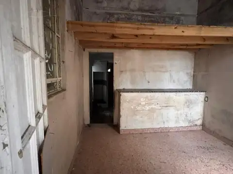 Casa 9 ambientes con 2 baños