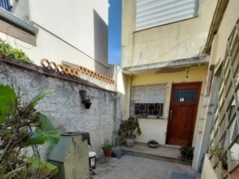 Casa 6 ambientes con 2 baños