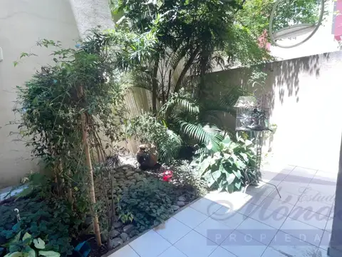 Hermoso 2 amb con jardín propio!