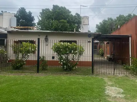 Casa en Alquiler en City Bell [Cod: 1-13639017083945]