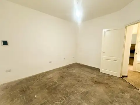 Venta Casa de dos dormitorios - Av. Uriburu y Paraguay