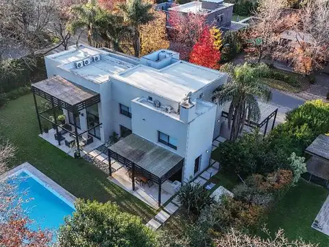 Casa 9 ambientes con 6 baños