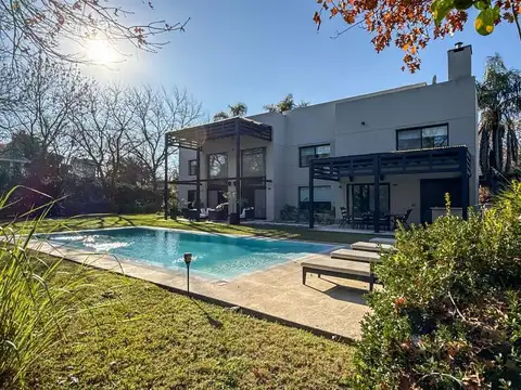 Excelente casa en venta en San Jorge Village.