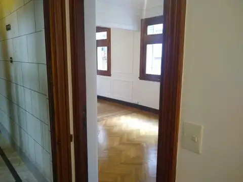 Oficina en Alquiler 100 años