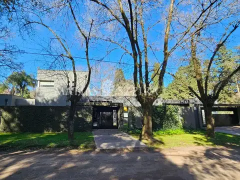 Hermosa casa 4 ambientes estilo minimalista en Parque Leloir