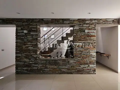 Casa en Venta en Barrio Parque Leloir, USD 615.000