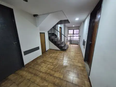 Avenida Rivadavia 6300, Piso 1