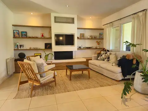 Casa en Venta en Los Olivares, USD 275.000