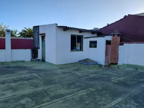 VENTA CASA 3 AMBIENTES CON COCHERA EN HURLINGHAM