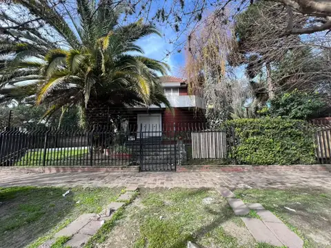 Venta Casa Quinta Villa Luzuriaga 5 Ambientes