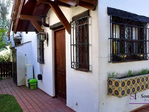 Casa en Venta con 2 cocheras