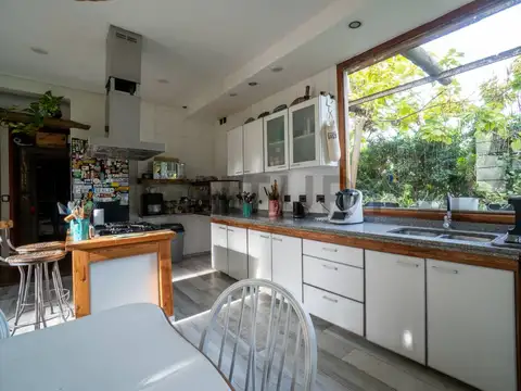Casa en Venta con 2 cocheras