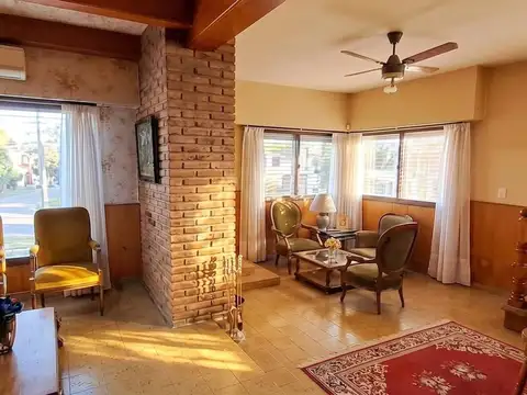 Casa en Venta con 10 cocheras