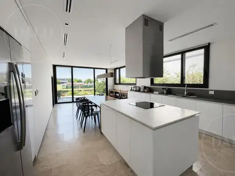 Casa Monoambiente con 4 baños