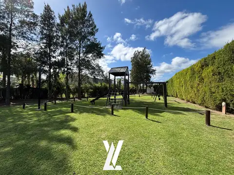 Av. de los Fundadores Rincón de Milberg, 90, Lago Escondido