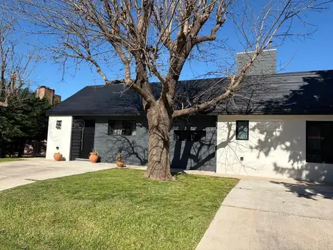 Casa Chalet  en Venta en Banco Provincia, Francisco Álvarez, Moreno
