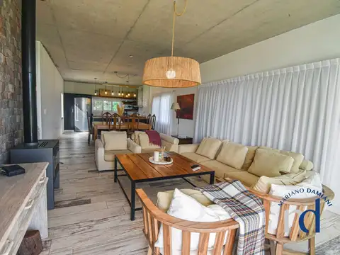 Casa en Venta con 1 cochera