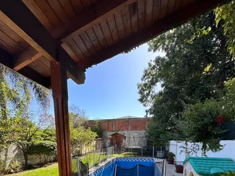 Casa en Venta con 2 cocheras