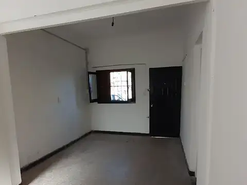 Casa en Alquiler en Barrio Industrial, $ 600.000