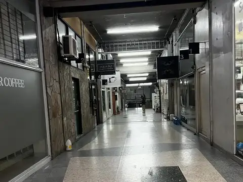 Piso 3 por escalera se alquila Oficina